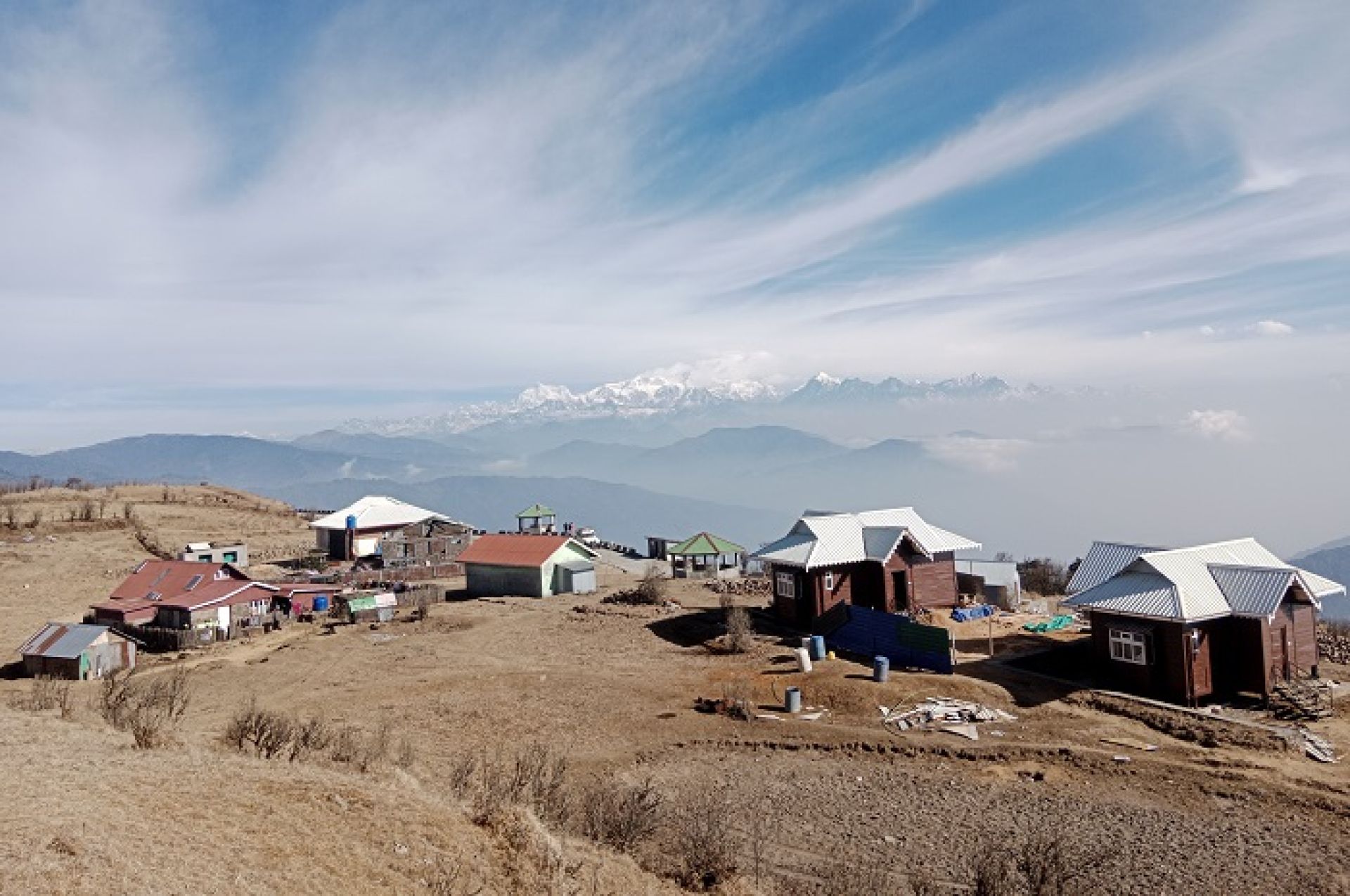 हिमाल हेर्न माइजोमाईमा पर्यटकको भिड 